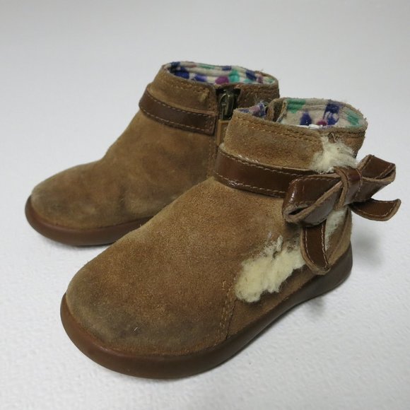 UGG Australia Libbie Casual Boot Kids Warm Shoes Toddler 7 - Picture 1 of 7